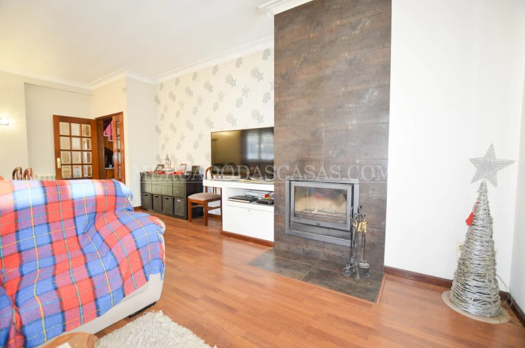 Moradia T4 para Venda em Argoncilhe Foto 5