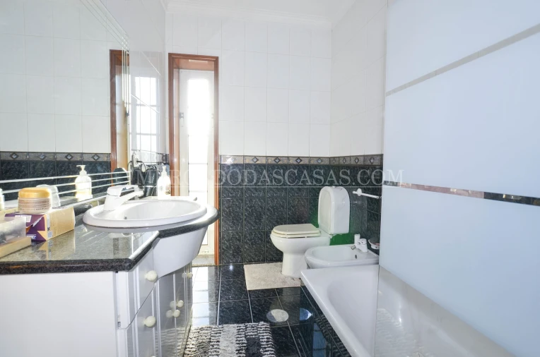 Moradia T4 para Venda em Argoncilhe Foto 13