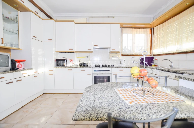 Moradia T4 para Venda em Argoncilhe Foto 8