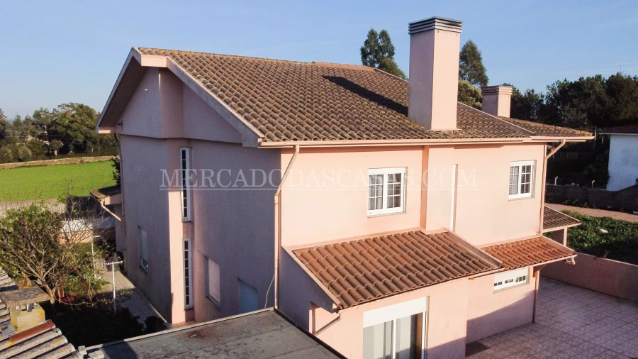 Moradia T4 para Venda em Argoncilhe Foto 2