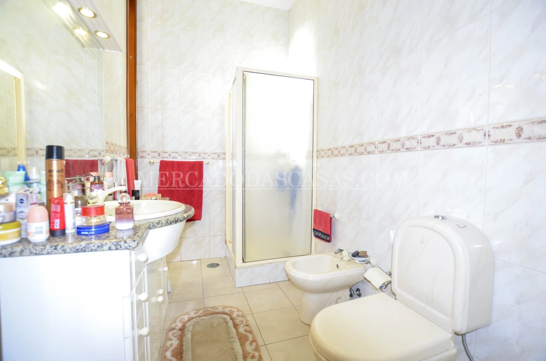 Moradia T4 para Venda em Argoncilhe Foto 9