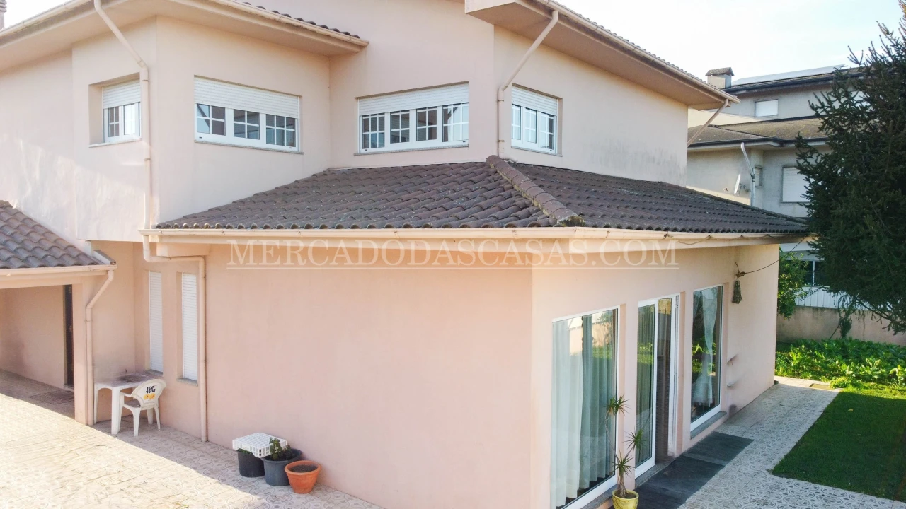 Moradia T4 para Venda em Argoncilhe Foto 17