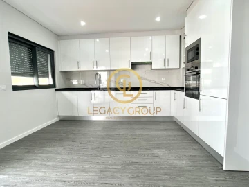 Apartamento T3 para Venda em Quelfes