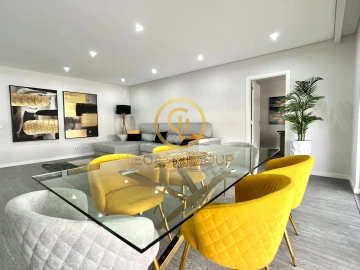 Apartamento T3 para Venda em Quelfes