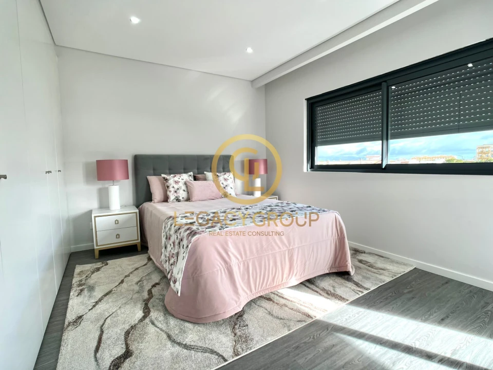 Apartamento T3 para Venda em Quelfes Foto 16