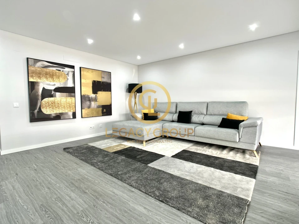 Apartamento T3 para Venda em Quelfes Foto 5