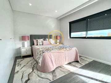 Apartamento T4 para Venda em Quelfes