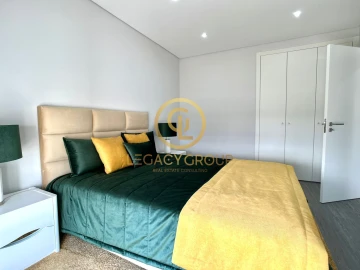 Apartamento T4 para Venda em Quelfes