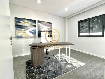 Apartamento T4 para Venda em Quelfes