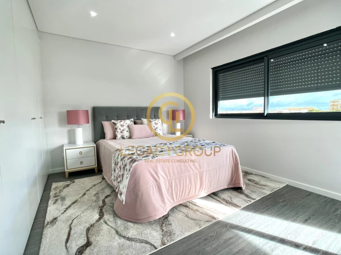 Apartamento T4 para Venda em Quelfes Foto 17