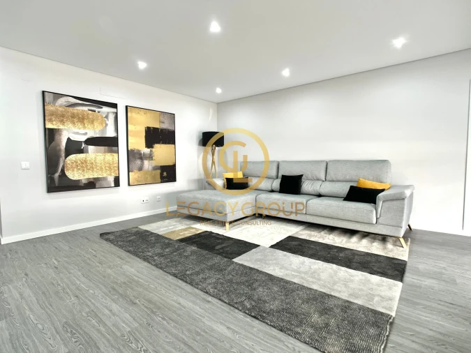 Apartamento T4 para Venda em Quelfes Foto 6