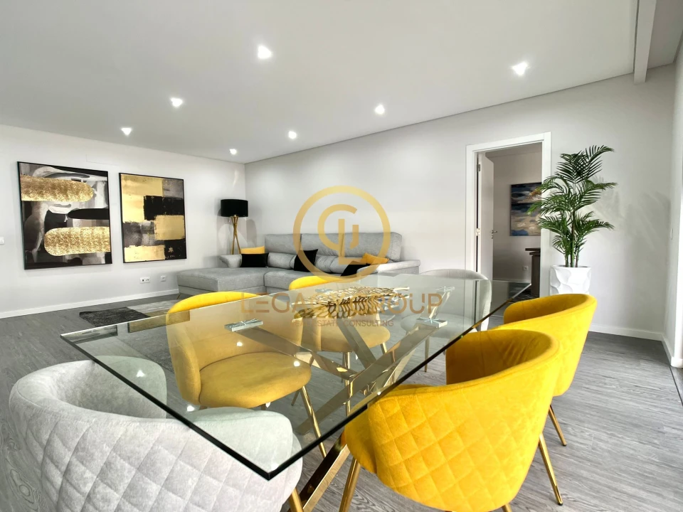 Apartamento T4 para Venda em Quelfes Foto 4