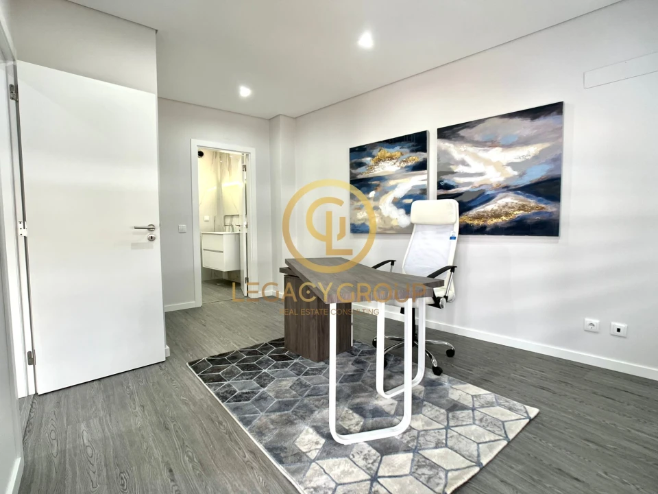 Apartamento T4 para Venda em Quelfes Foto 19