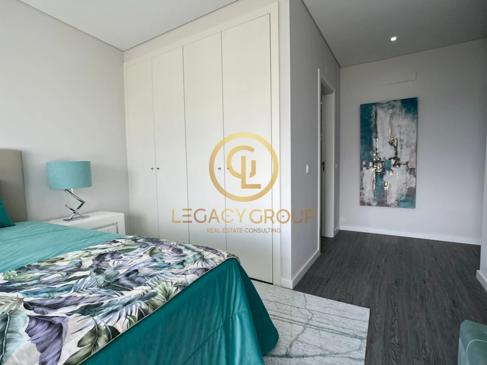 Apartamento T4 para Venda em Quelfes Foto 15