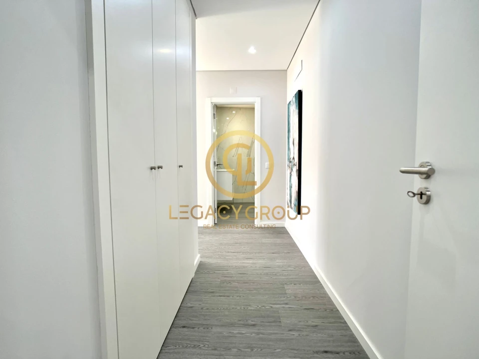 Apartamento T4 para Venda em Quelfes Foto 9
