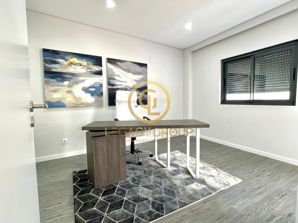 Apartamento T4 para Venda em Quelfes Foto 18
