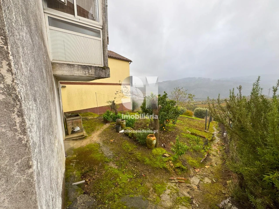 Moradia T2 para Venda em Sanfins do Douro Foto 4
