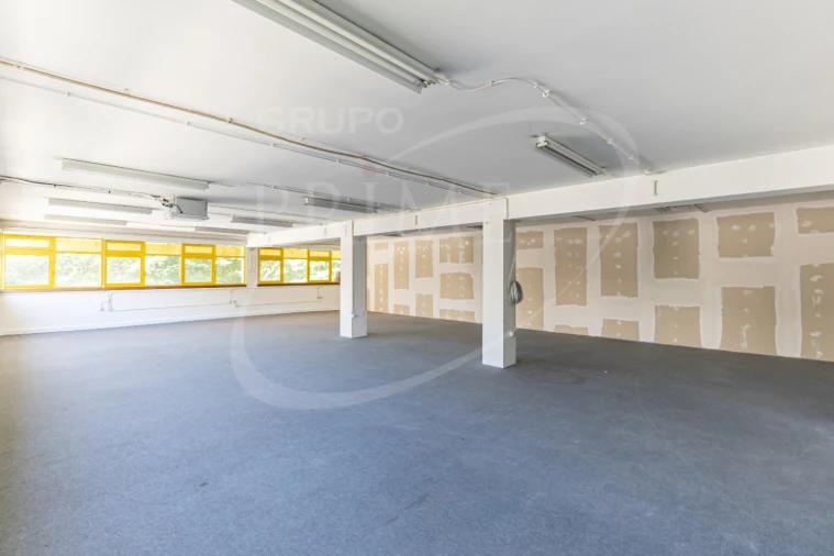 Escritório para Arrendamento em Ramalde Foto 2