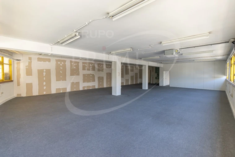 Escritório para Arrendamento em Ramalde Foto 6