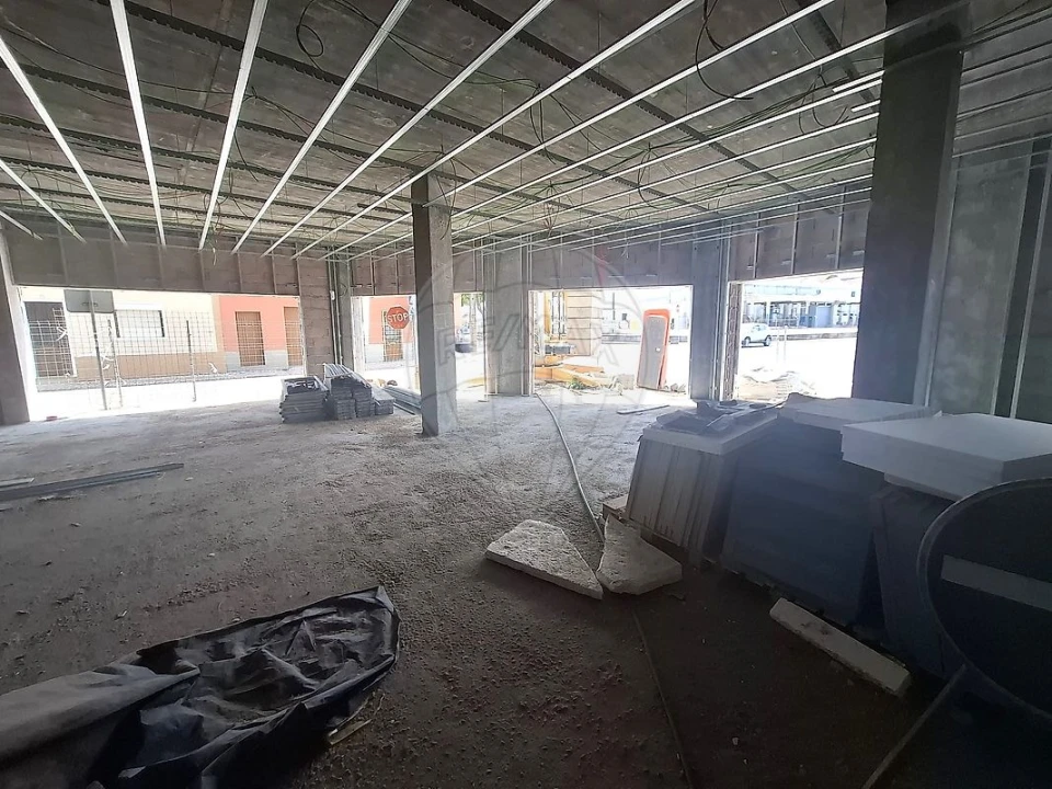 Loja para Venda em Almeirim Foto 1