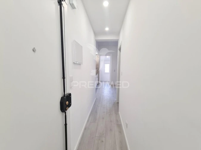 Apartamento T3 para Venda em São Domingos de Benfica Foto 3