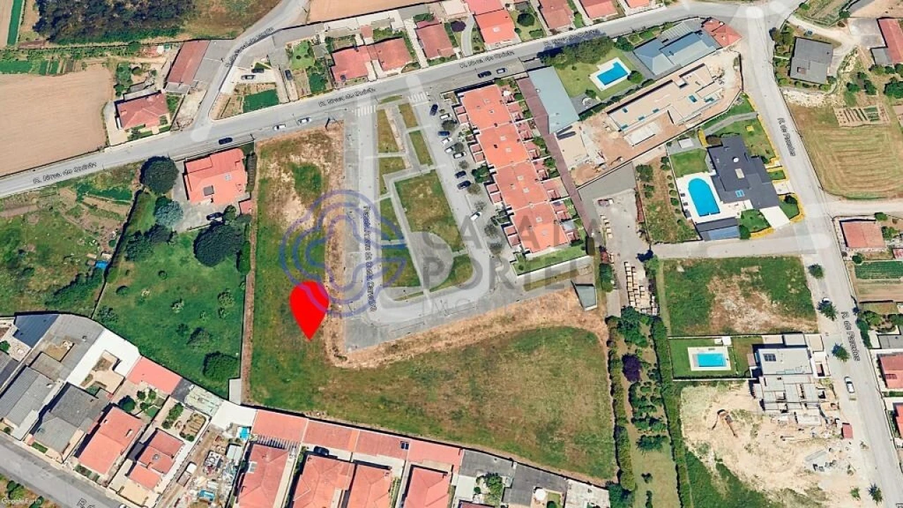 Terreno para Venda em Castêlo da Maia Foto 1