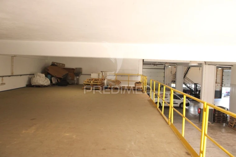 Armazém para Venda em Estômbar e Parchal Foto 11
