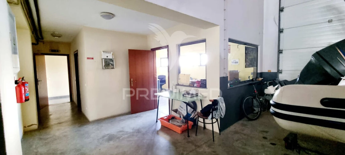 Armazém para Venda em Estômbar e Parchal Foto 8