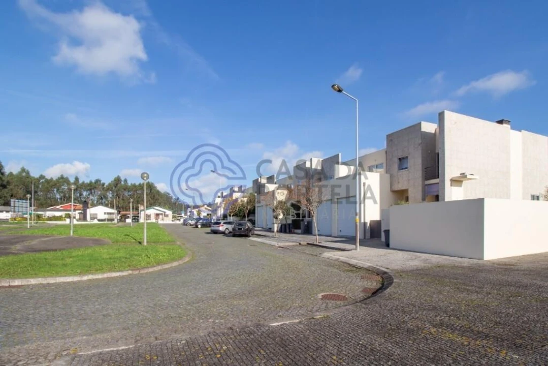 Terreno para Venda em Castêlo da Maia Foto 8