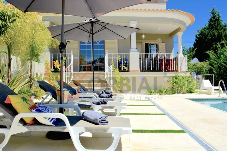 Moradia T4 para Arrendamento férias em Albufeira e Olhos de Água Foto 2