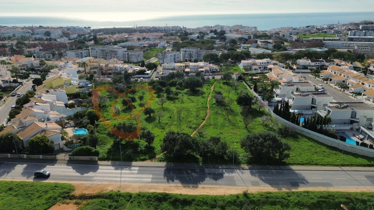 Terreno para Venda em Albufeira e Olhos de Água Foto 1