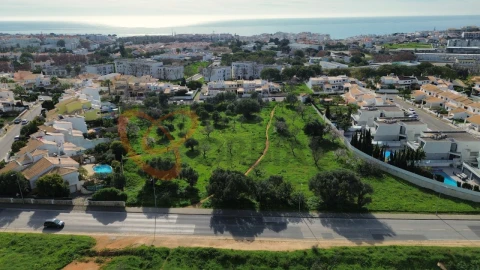Terreno para Venda em Albufeira e Olhos de Água