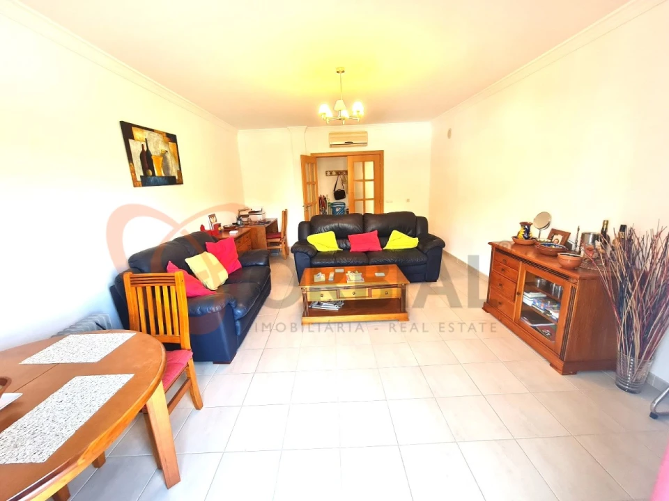 Apartamento T2 para Venda em Ferreiras Foto 2