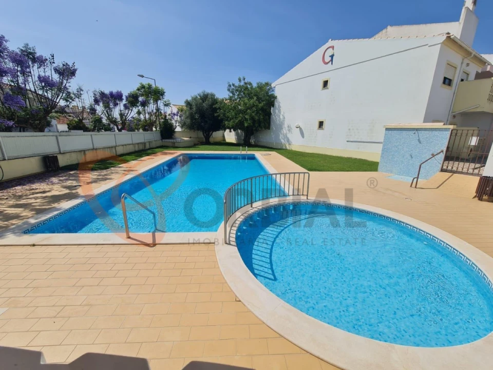 Apartamento T2 para Venda em Ferreiras Foto 1