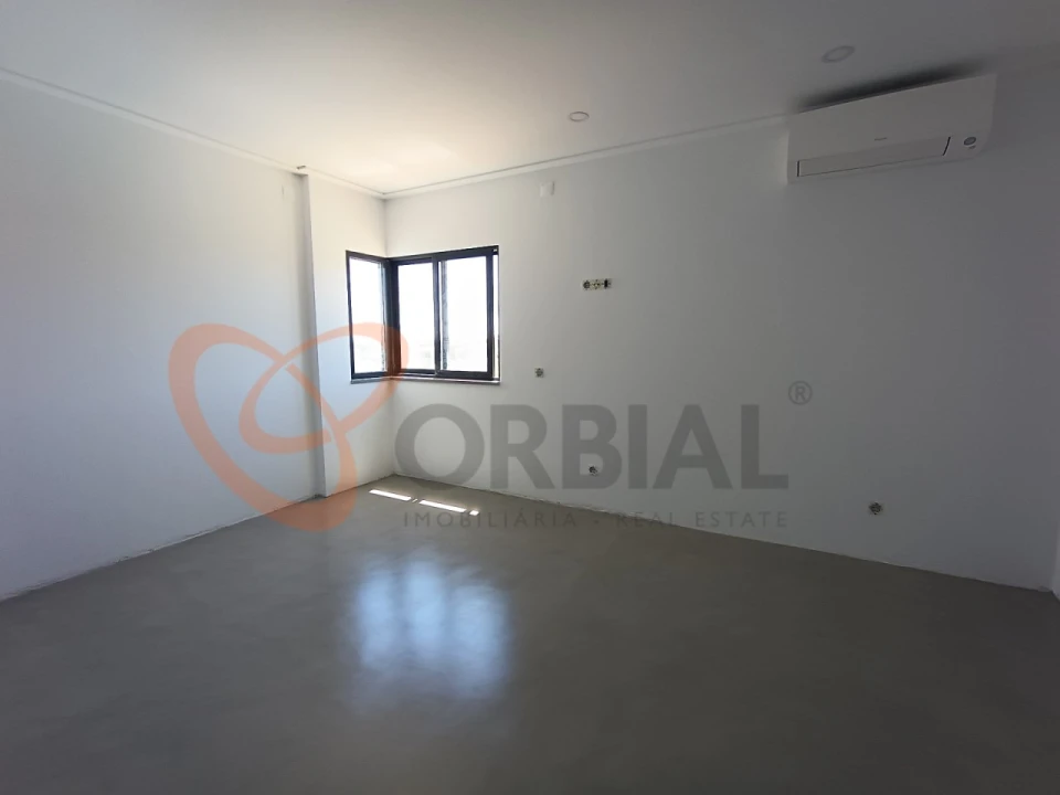 Moradia T7 para Venda em Quarteira Foto 31