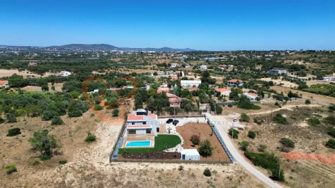 Moradia T7 para Venda em Quarteira
