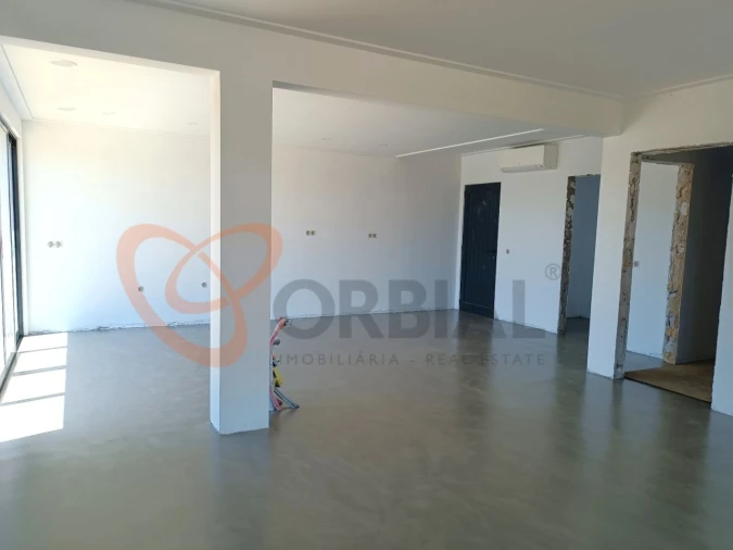 Moradia T7 para Venda em Quarteira Foto 10