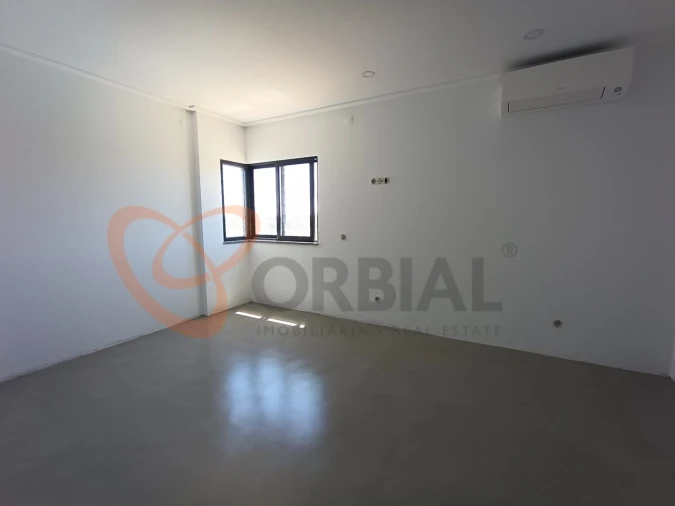 Moradia T7 para Venda em Quarteira Foto 31