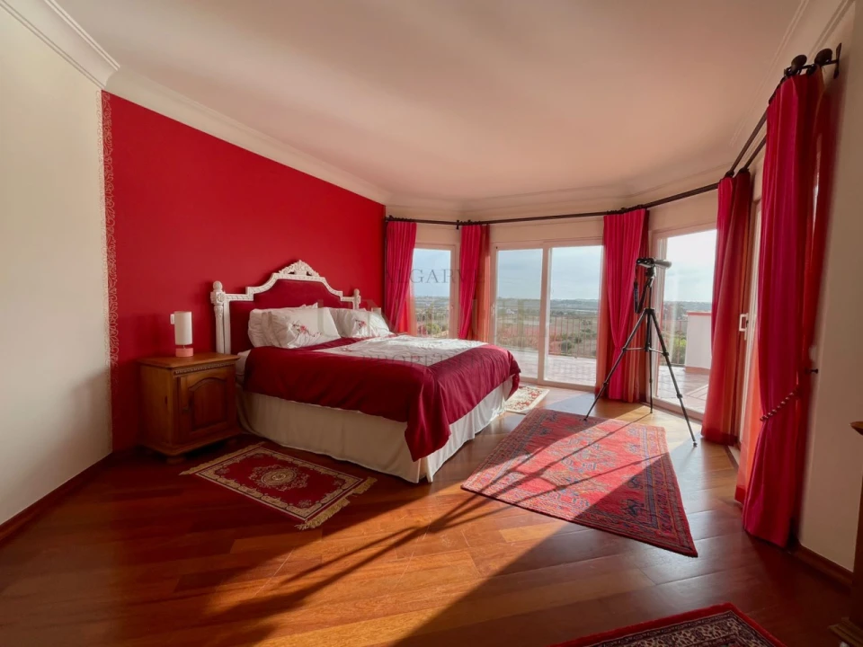 Moradia T4 para Venda em Odiaxere Foto 4