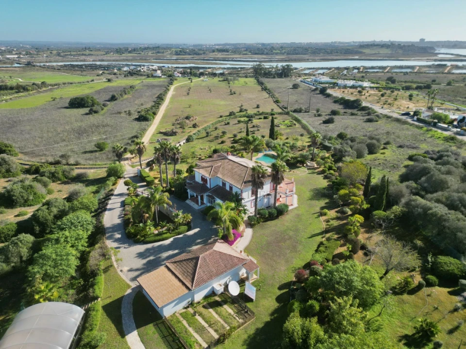 Moradia T4 para Venda em Odiaxere Foto 1