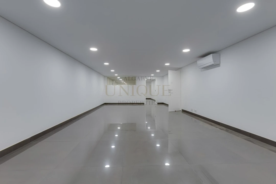 Moradia T4 para Venda em Lagos (São Sebastião e Santa Maria) Foto 32