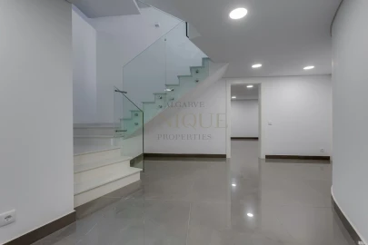 Moradia T4 para Venda em Lagos (São Sebastião e Santa Maria)