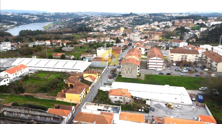 Terreno para Venda em Oliveira do Douro Foto 1