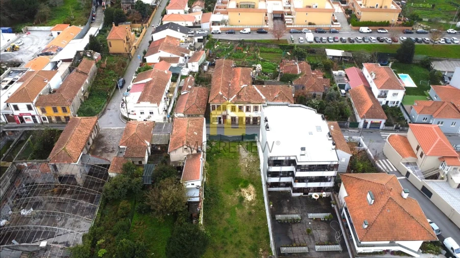 Terreno para Venda em Oliveira do Douro Foto 2