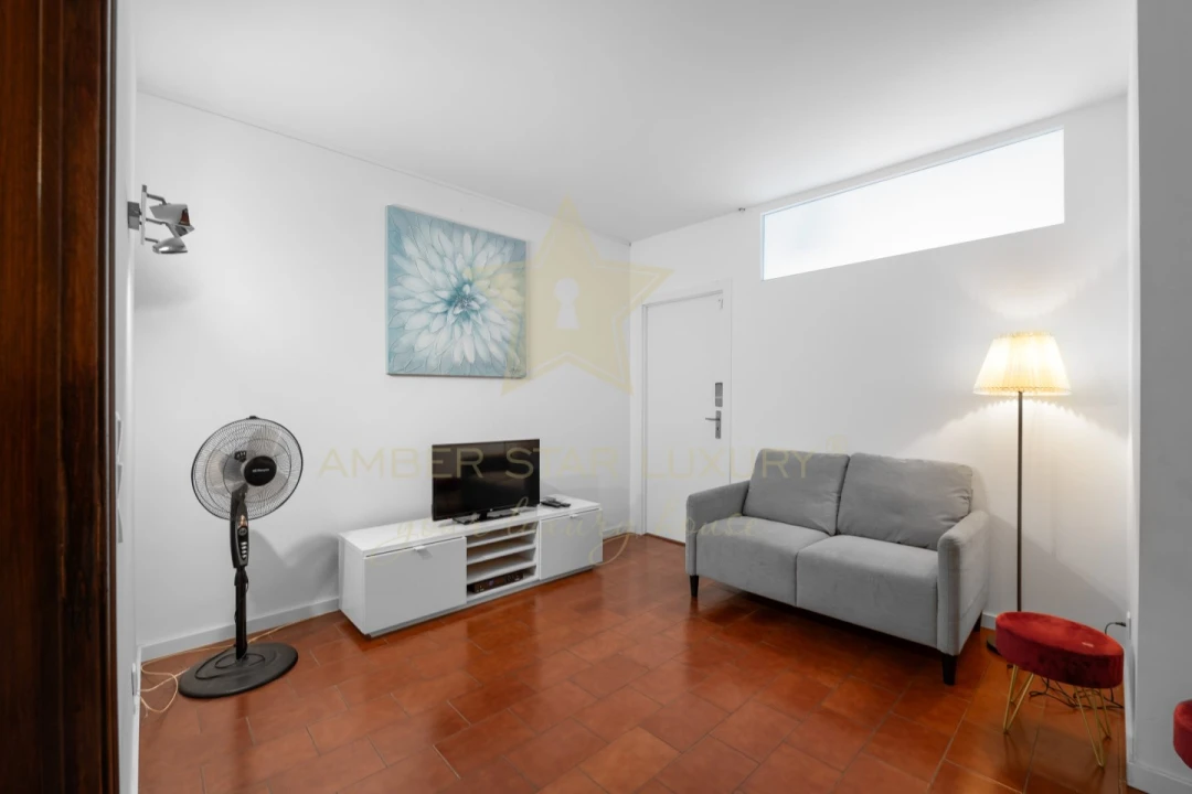 Apartamento T7 para Venda em Alvalade Foto 2