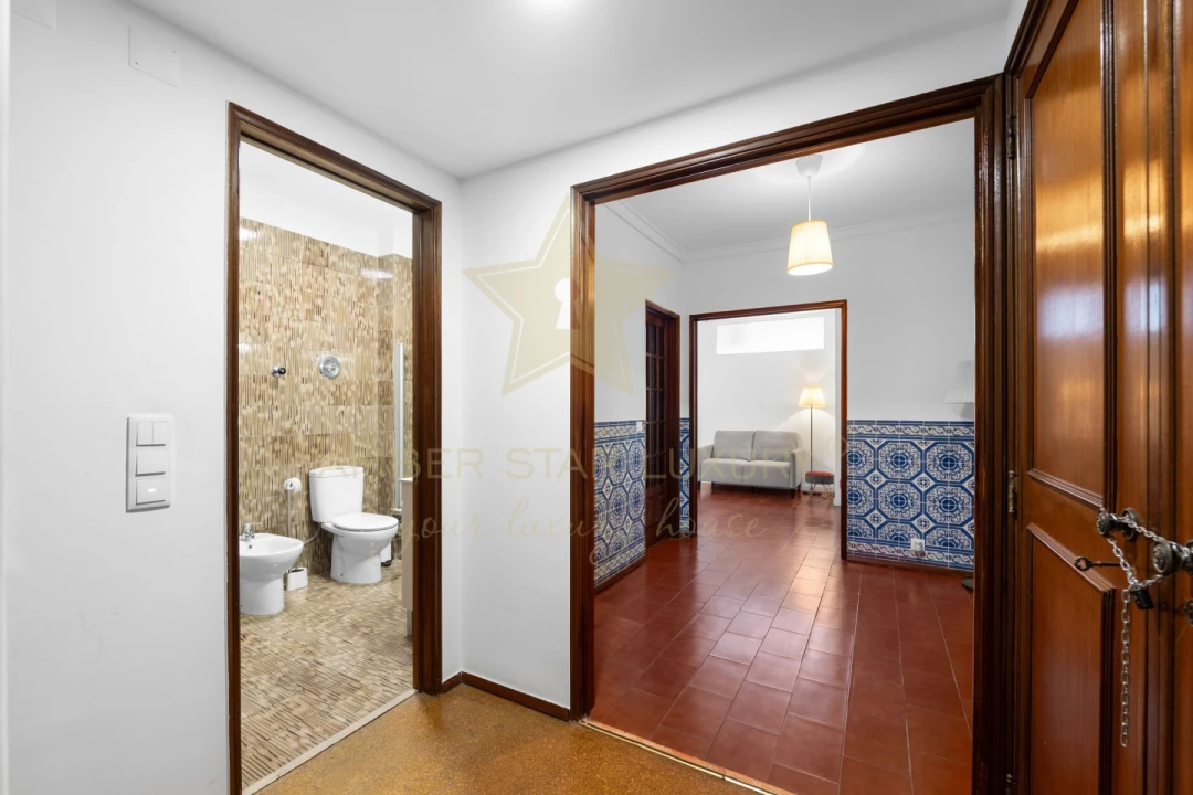 Apartamento T7 para Venda em Alvalade Foto 6