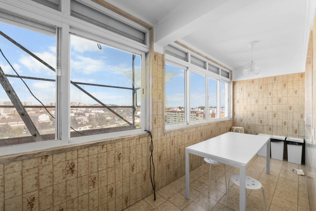 Apartamento T7 para Venda em Alvalade Foto 12