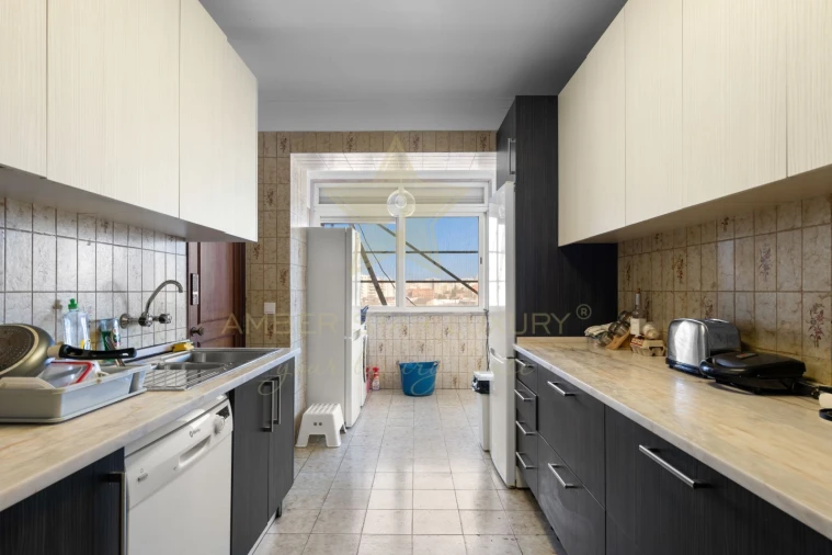 Apartamento T7 para Venda em Alvalade Foto 9