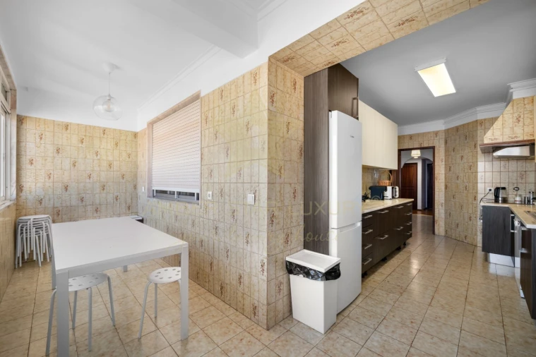 Apartamento T7 para Venda em Alvalade Foto 11