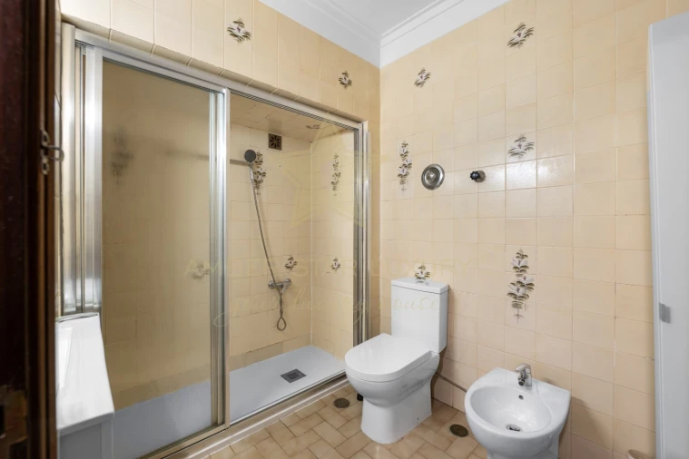 Apartamento T7 para Venda em Alvalade Foto 13